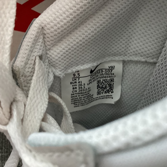 Nike Waffle Debut Sneaker (Women) 9.5M - Picture 9 of 12